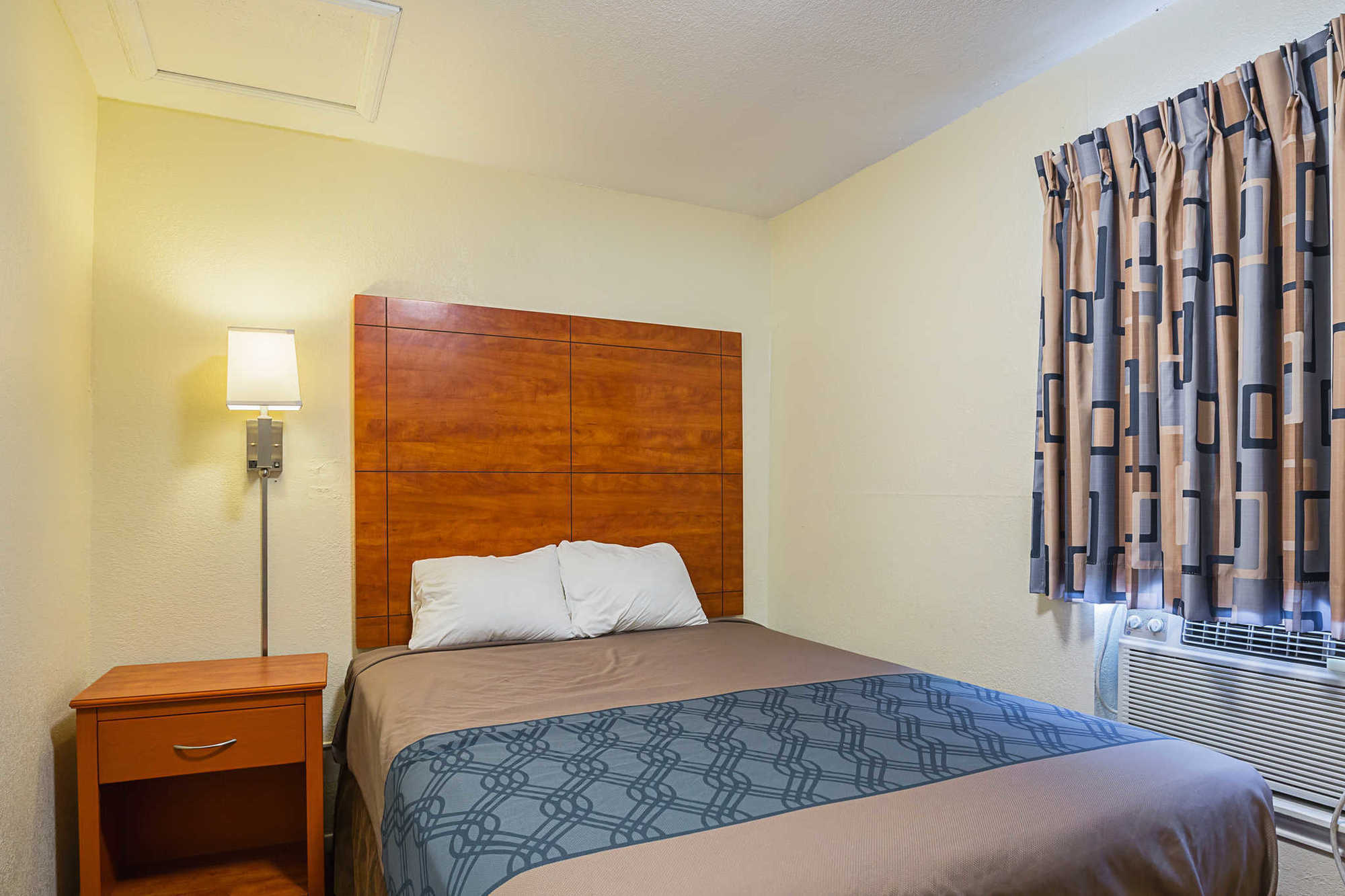 Econo Lodge Huntsville- University Area Quarto foto